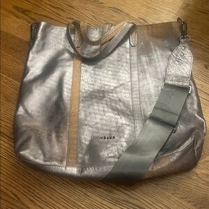 Velez tote bag in distressed metallic color